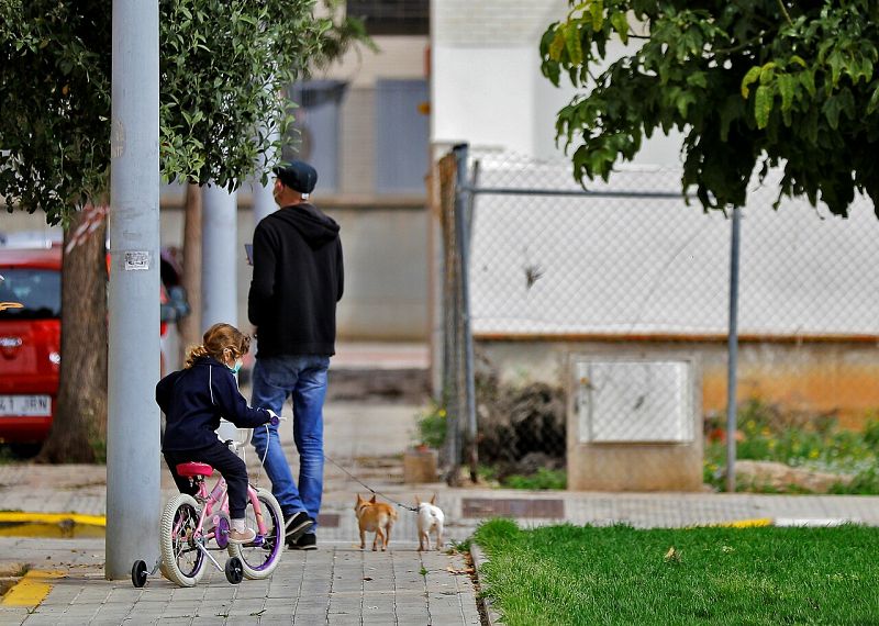 Los niños de hasta 14 años podrán salir a la calle a partir del lunes para ir al supermercado o a la farmacia