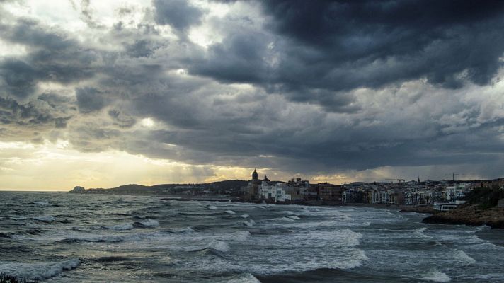 Precipitaciones localmente fuertes y persistentes en el noreste peninsular