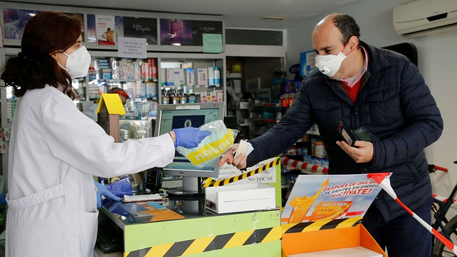 El Gobierno fija en 0,96 euros el precio máximo para las mascarillas quirúrgicas - RTVE.es | Ver