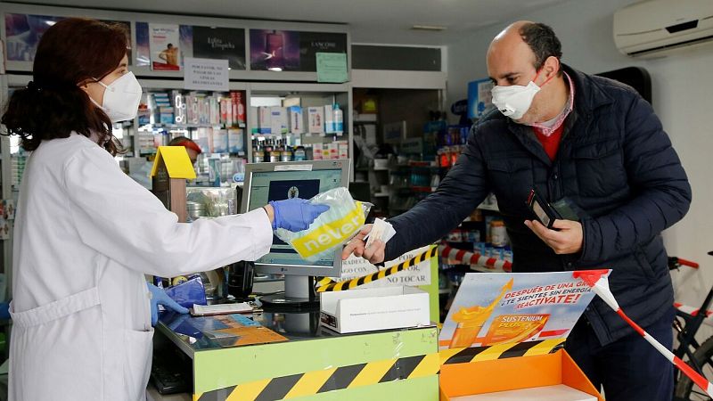 El Gobierno fija en 0,96 euros el precio máximo para las mascarillas quirúrgicas