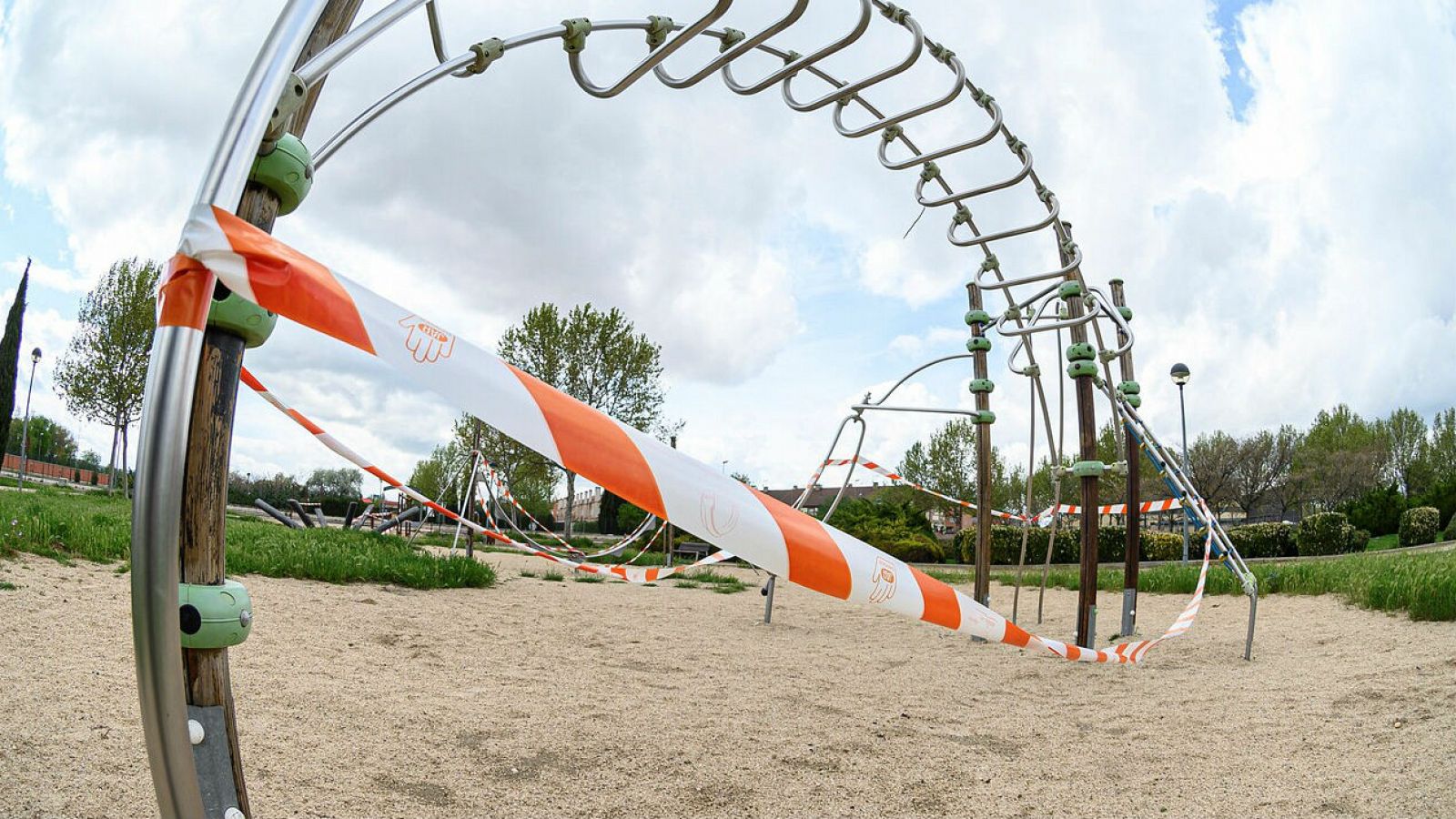 Salvador Illa: "Permitir que los niños puedan dar paseos es una decisión del Ministerio de Sanidad" - RTVE.es | Ver