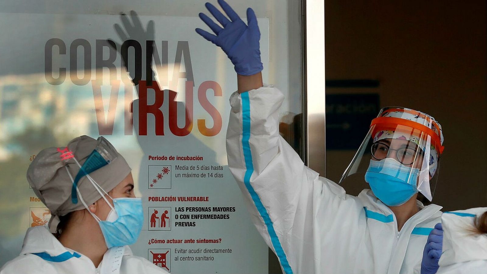 Los sanitarios exigen al Gobierno que detalle en qué hospitales se distribuyeron las mascarillas defectuosas  - RTVE.es