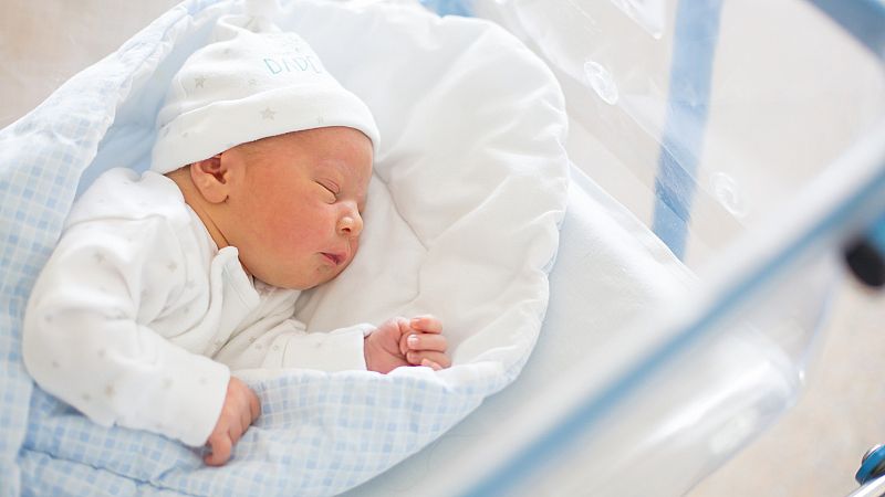 Colas para inscribir a los recién nacidos en el Registro Civil