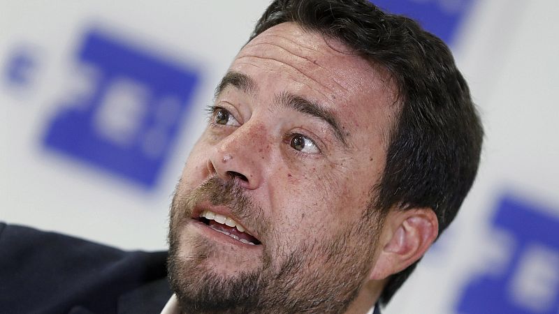 Los Mossos d'Esquadra han detenido al alcalde de Badalona, el socialista Álex Pastor, por atentado a la autoridad tras ser interceptado en un control policial en Barcelona para garantizar el cumplimiento del confinamiento por el coronavirus.