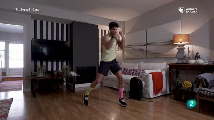 Muévete en casa - ¡Arriba esos puños!