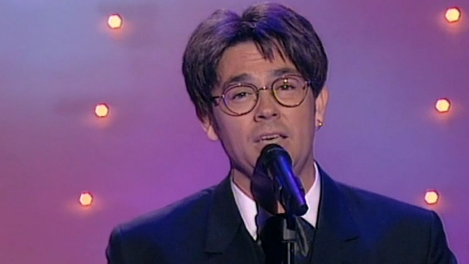 Festival de Eurovisión 1998 - Mikel Herzog cantó "¿Qué voy a hacer sin ti?" - Festivales de Eurovisión en el Archivo de RTVE | Ver