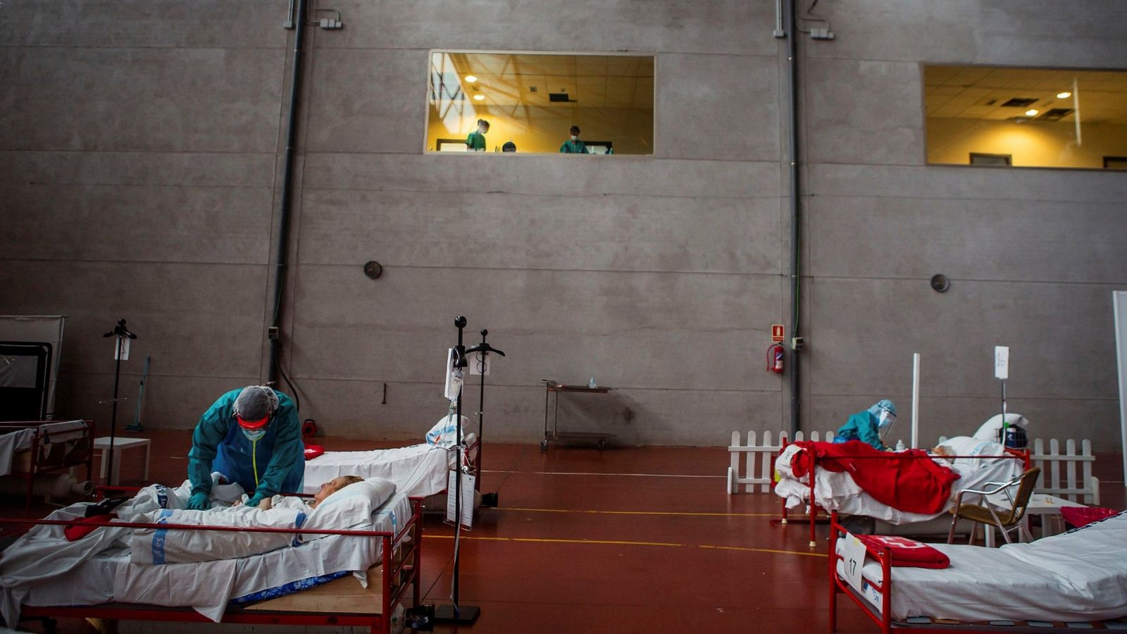 España registra un leve repunte con 435 muertos con coronavirus