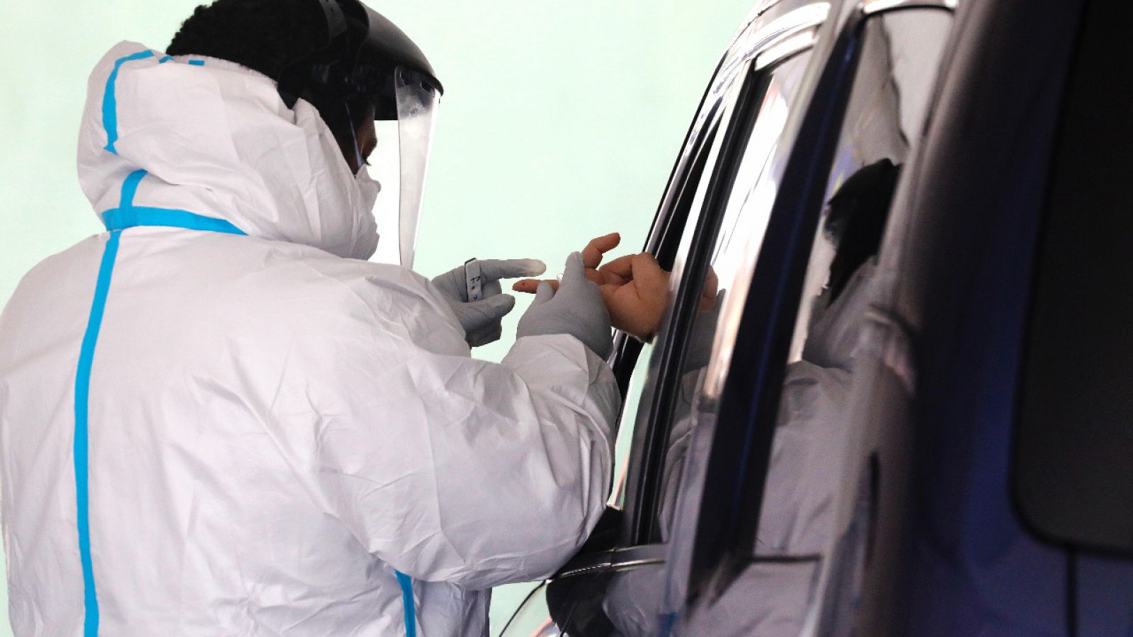 Un test en pruebas permitirUn test en pruebas permitiría detectar el coronavirus en menos de un minuto | Ver