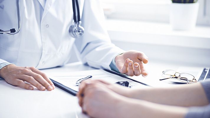  - Un total de ochenta sanitarios han abandonado el frente asistencial para aislarse en sus hogares en Galicia