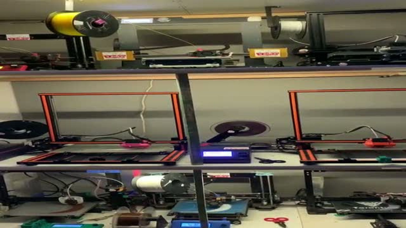  Así trabajan las impresoras 3D de CoronavirusMakers