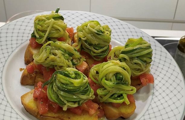 RTVE Cocina - Fabio nos enseña a hacer tostas italianas en casa