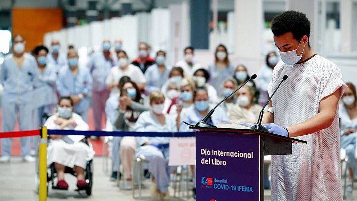 La biblioteca de los pacientes de Ifema: "Los libros se han vuelto aquí algo imprescindible, mágico, que ayuda a evadirse"