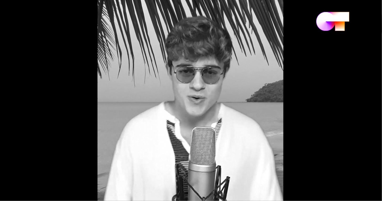 Gèrard canta "Surfin' USA" en el quinto pase de micros de #QuedOTenCasa