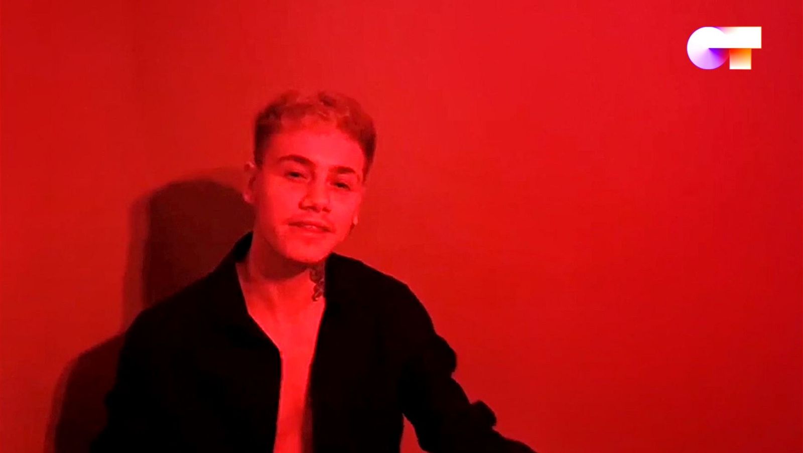 Hugo canta "Soldi" en el quinto pase de micros de #QuedOTenCasa