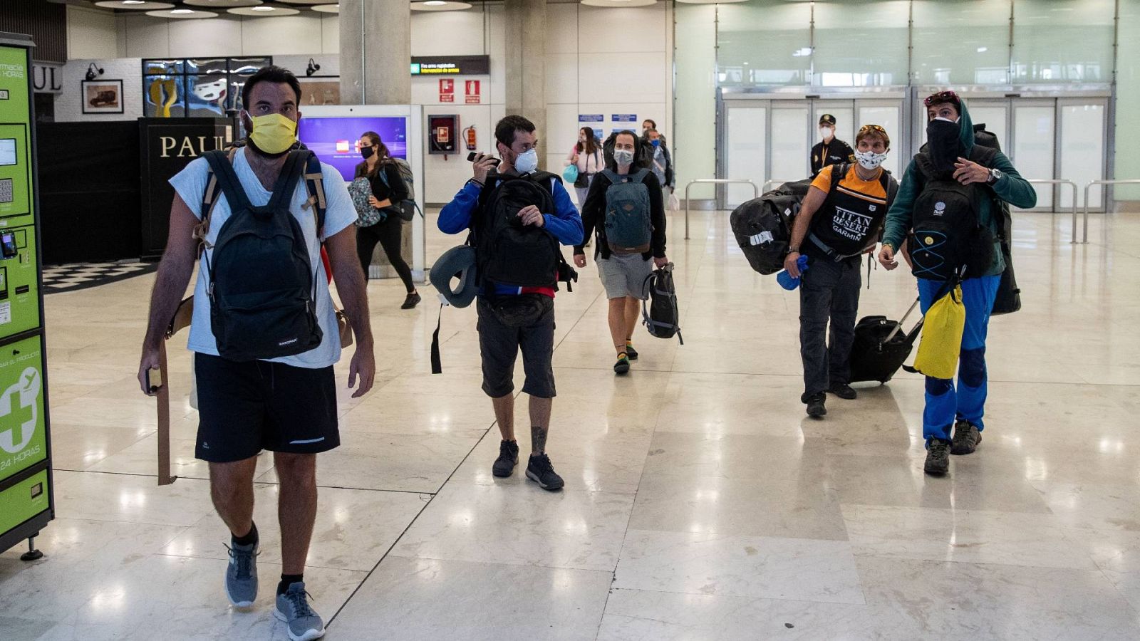 Llegan 160 españoles repatriados desde Filipinas