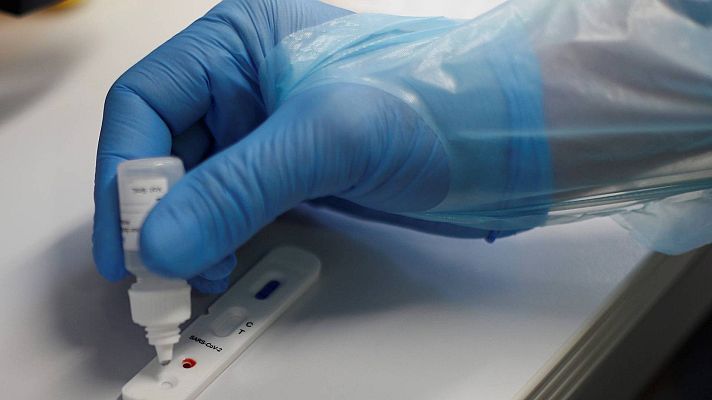 Telediario 1 - Los clubes ya tienen otra vez test del cororonavirus, pero Sanidad recuerda que no son un colectivo prioritario