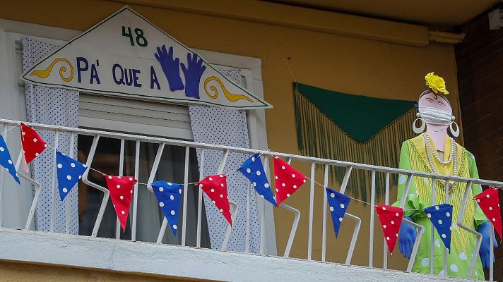 Telediario 1 - Los sevillanos celebran en casa la Feria de abril