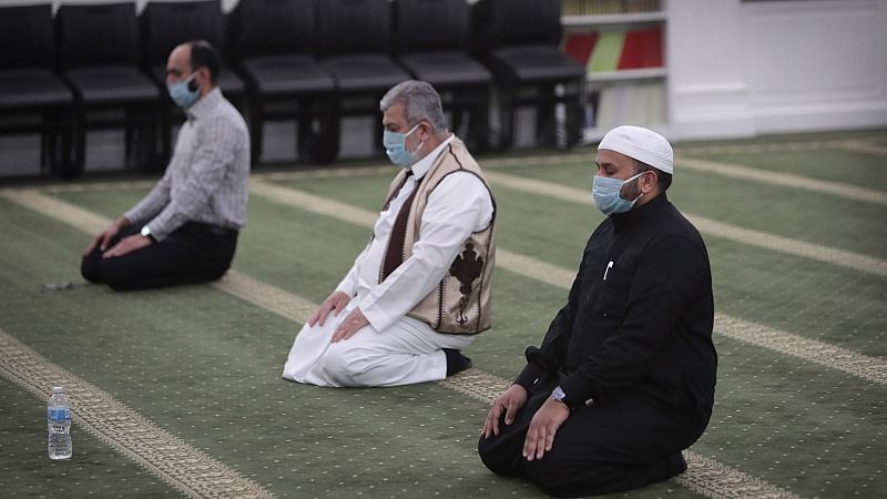 Los musulmanes celebran un Ramadán marcado por la pandemia