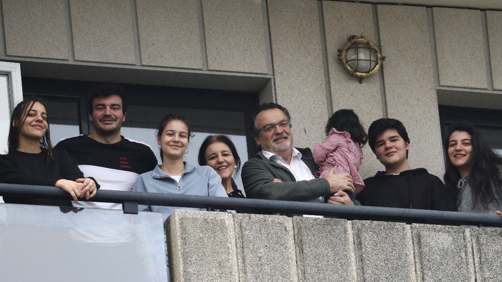 Las familias numerosas piden más flexibilidad en la norma para salir a la calle | Ver