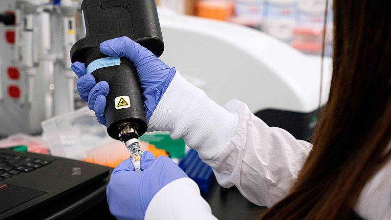 Vídeo: Comienzan a probar una vacuna contra el coronavirus en la Universidad de Oxford