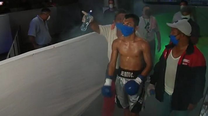 El miedo al coronavirus deja en casa a los espectadores de una velada de boxeo en Nicaragua en la que regalaban las entradas