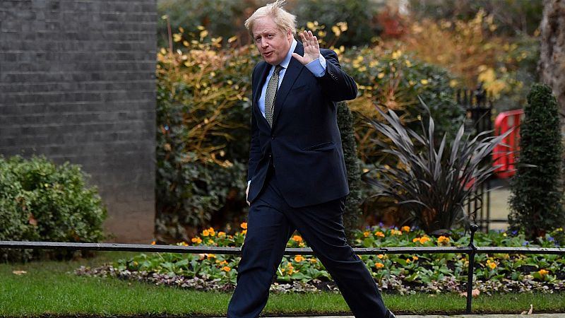 Boris Johnson vuelve a Downing Street tras superar el coronavirus
