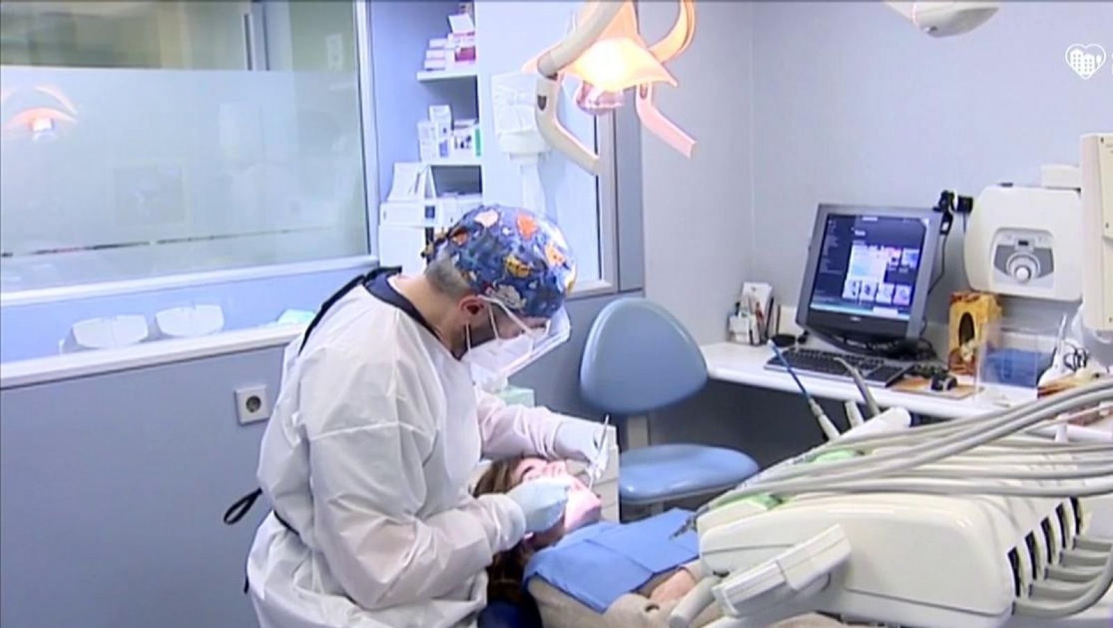 Los dentistas, trabajadores esenciales, muestran su preocupación por el riesgo de su actividad