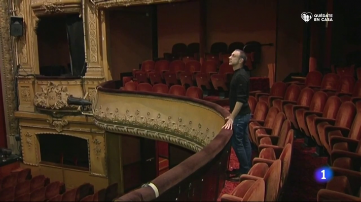 Un director de escena pasa el confinamiento en un teatro de París