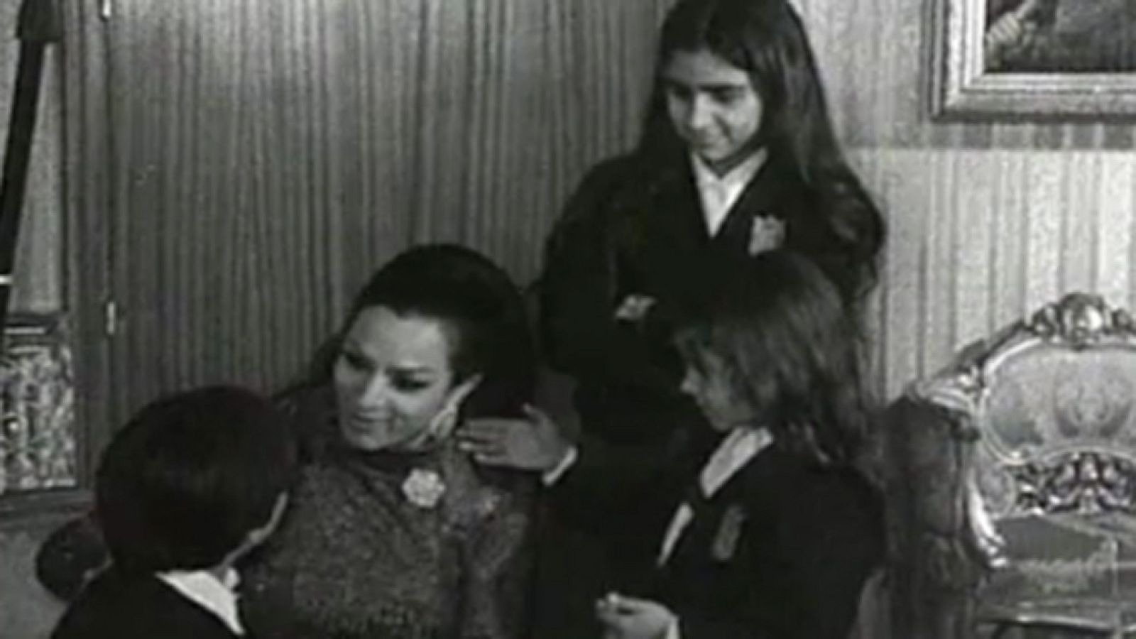 Lazos de sangre - Lola Flores con sus pequeños