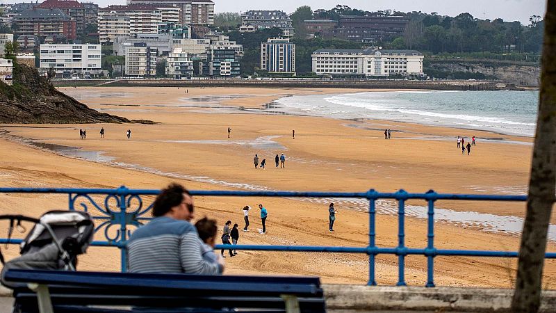 Las comunidades se plantean abrir las playas en verano: ¿serían seguras?
