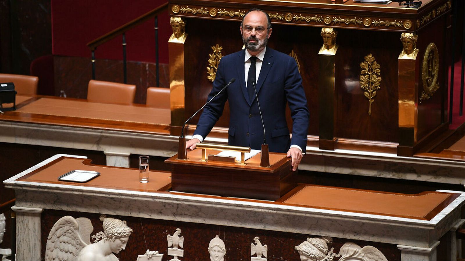 El primer ministro francés, Édouard Philippe, presenta su plan de desecalada en la Asamblea Nacional