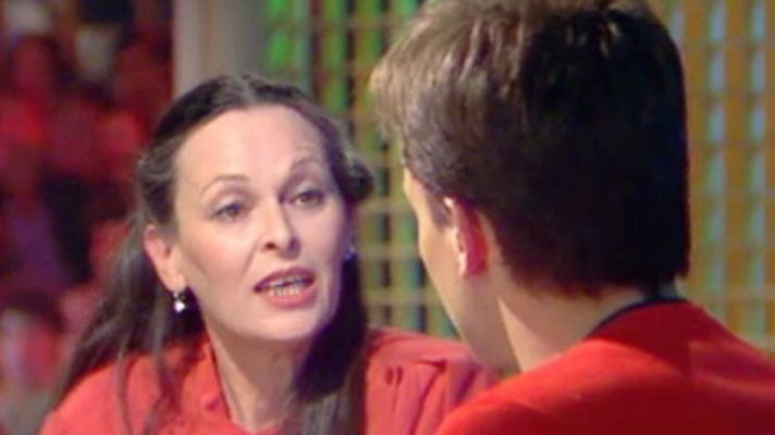 Esta noche - Miguel Bosé con su madre Lucía en 'Esta noche' (1981)