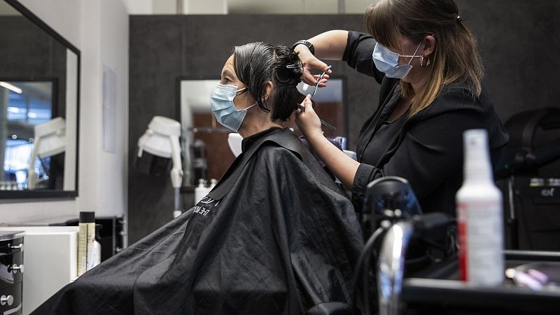 Algunos pequeños comercios ya saben que podrán abrir a partir del lunes. Pero tienen muchas dudas de con qué protocolo o medidas de seguridad tendrán que hacerlo, dentro de las medidas contempladas en el proceso de desescalada. Solo atenderán con cit