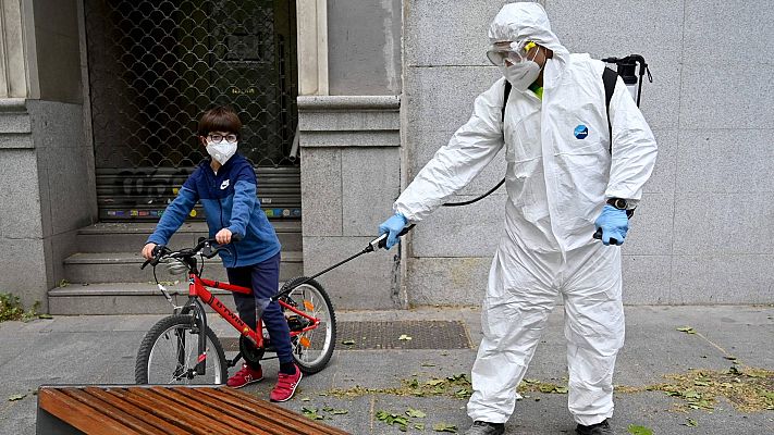 Telediario 1 - El Gobierno vigilará indicadores de movilidad, sanitarios y económicos para avanzar en las fases de desescalada