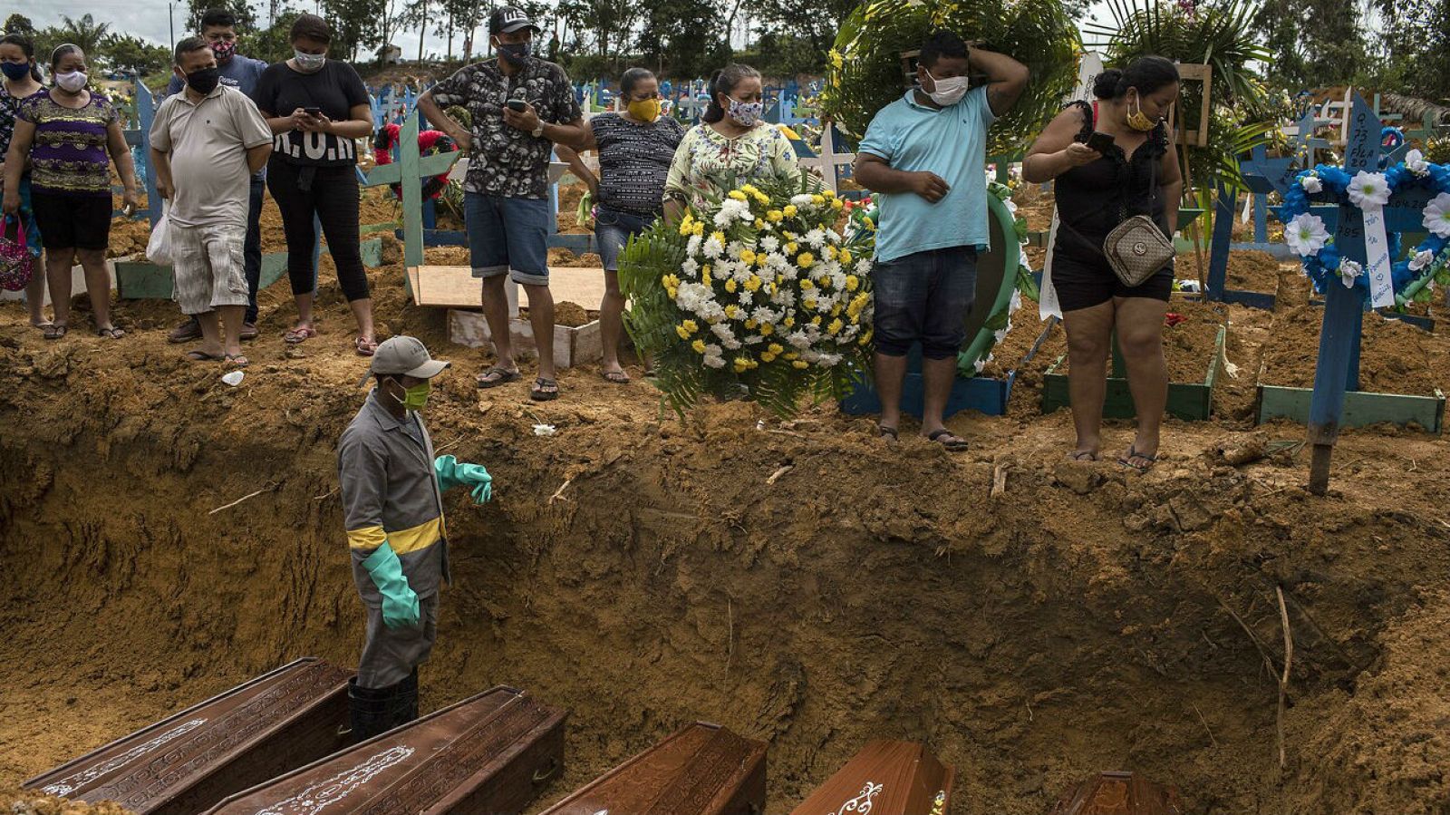 Bolsonaro sobre el récord de muertos por coronavirus en Brasil: "Lo siento, pero no hago milagros" - RTVE.es