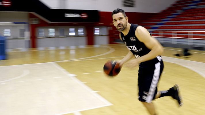 Telediario 1 - Los jugadores de LaLiga y ACB serán los primeros en acceder a sus centros deportivos