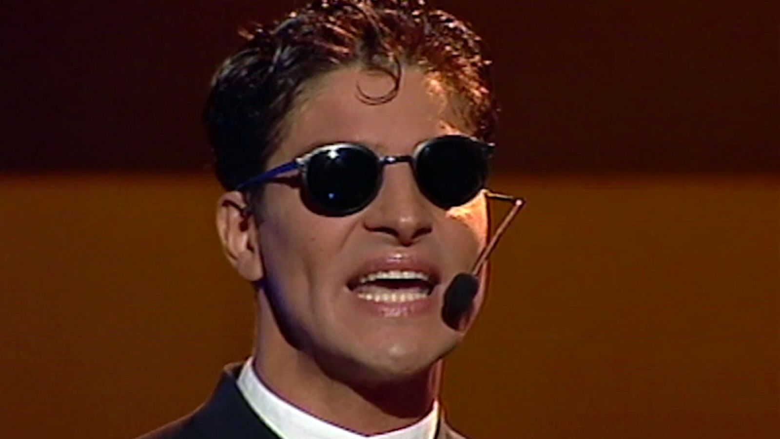 Eurovisión 2000 - Serafín Zubiri cantó "Colgado de un sueño"