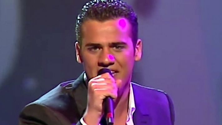 Ramón cantó "Para llenarme de ti" en Eurovisión 2004