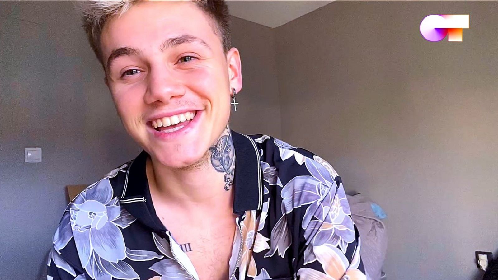 Hugo y María Peláe cantan "Girasoles" en el sexto pase de micros de #QuedOTenCasa