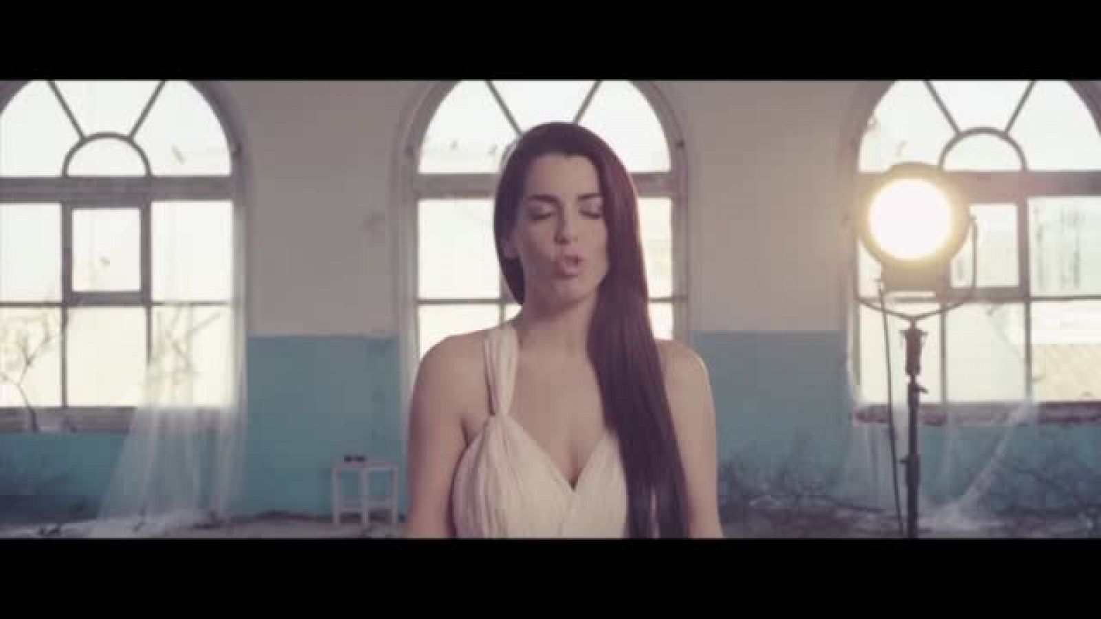 Eurobalcón | Ruth Lorenzo canta "Dancing in the rain" - RTVE