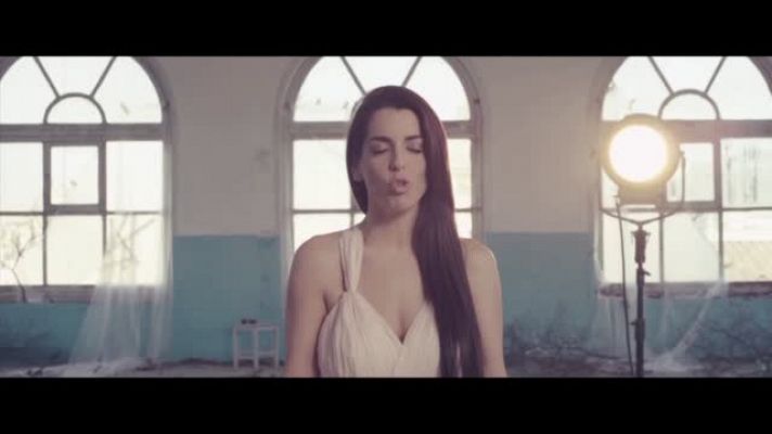 Ruth Lorenzo canta "Dancing in the rain"