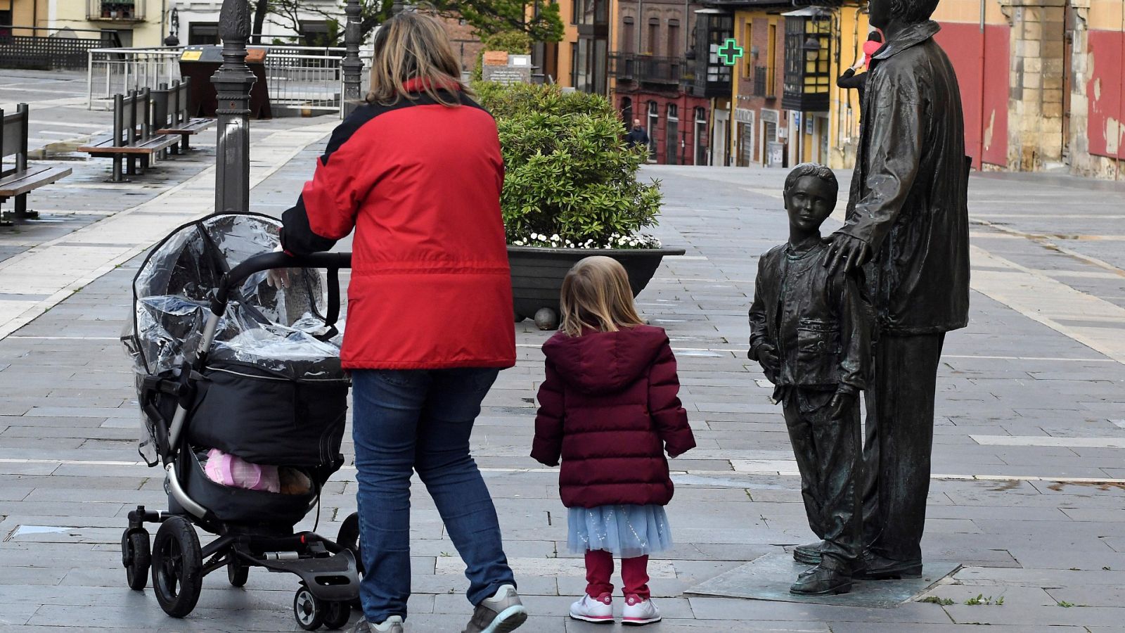 Sanidad establece franjas horarias para separar los paseos de niños y mayores y dependientes