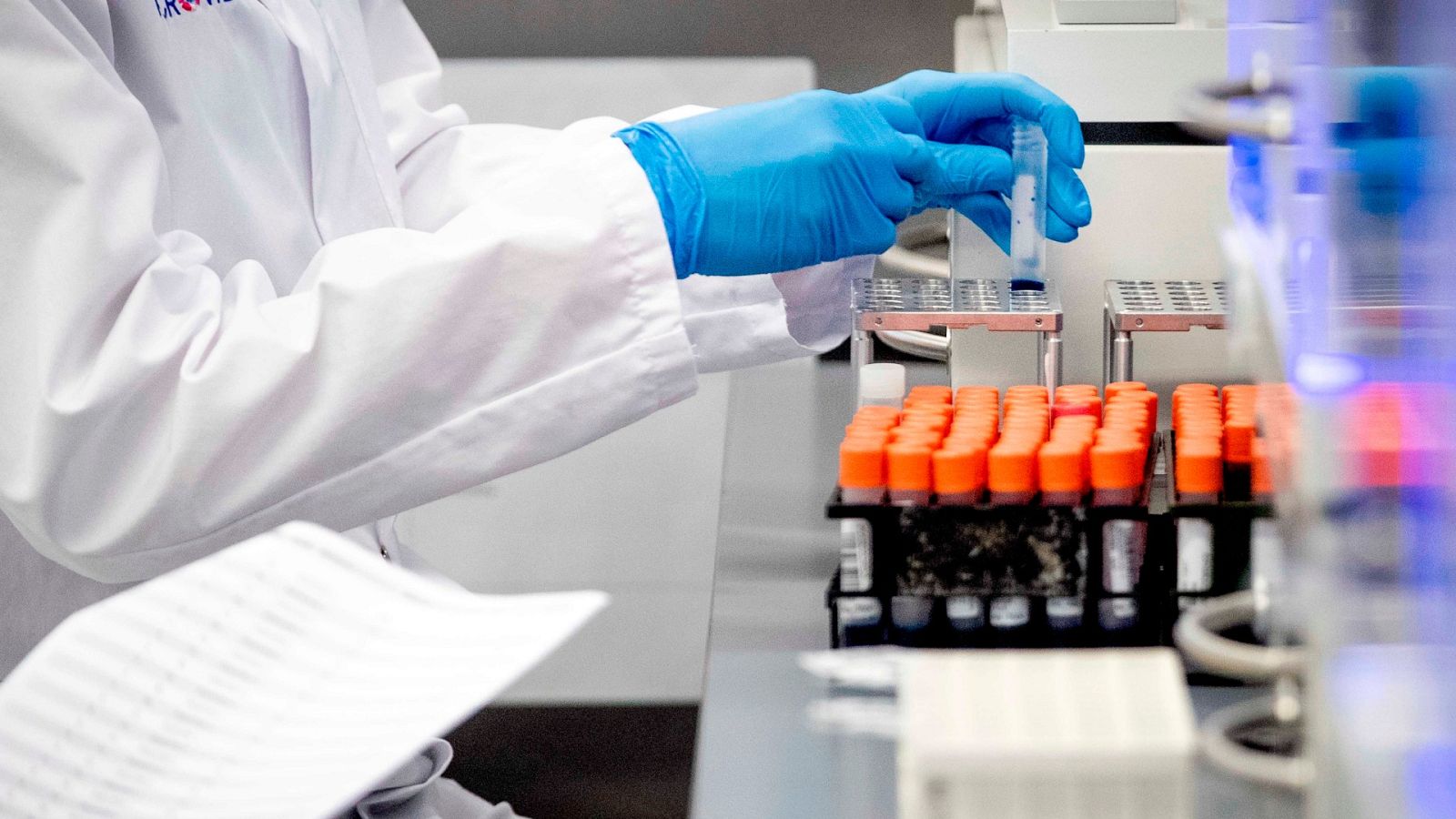 ¿Pueden los antirretrovirales que se utilizan frente al VIH ser un escudo frente al coronavirus? | Ver