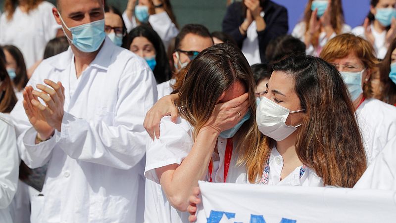 El hospital de IFEMA, símbolo de la crisis, cierra entre aplausos y gritos de "sanidad pública"