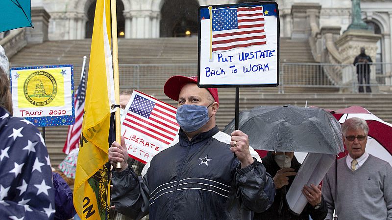 Nueva York cierra las escuelas estatales mientras en otros estados reabren los comercios