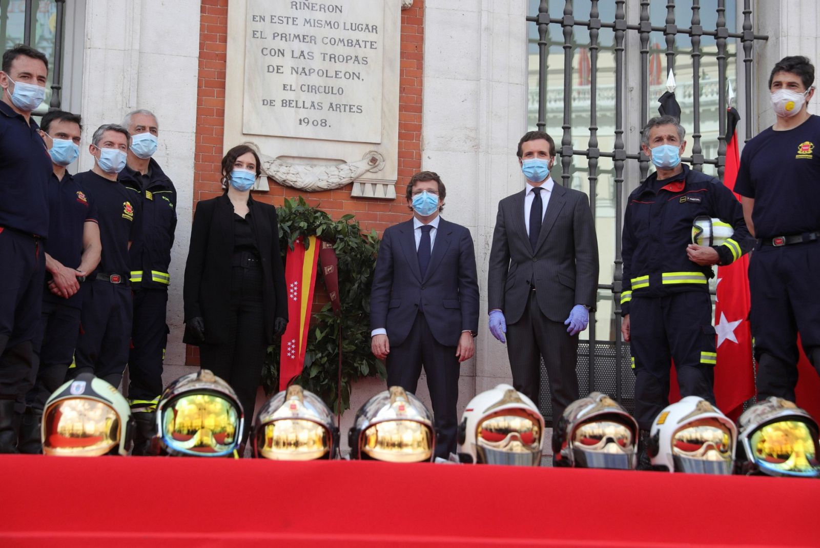 Ayuso alaba a los "héroes" de la pandemia: "son nuestra salvación y nuestra esperanza para luchar por el futuro"