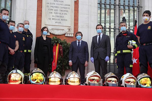 Ayuso alaba a los "héroes" de la pandemia: "Son nuestra salvación y nuestra esperanza para luchar por el futuro"