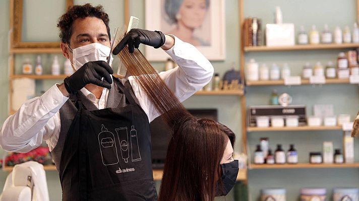 Telediario 1 - Pequeños comercios y peluquerías se preparan para su reapertura este lunes