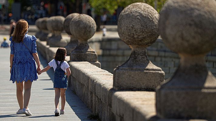 Telediario 1 - Las madres solteras duplican esfuerzos durante el confinamiento
