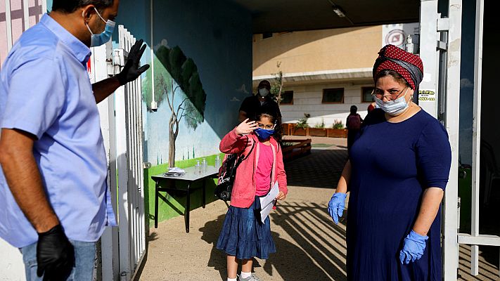 Telediario 1 - Los niños vuelven al colegio después de dos meses en Israel